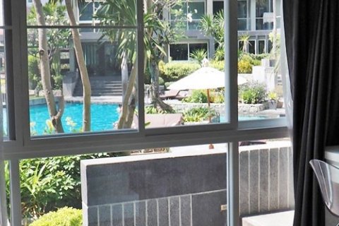 Sobre plano Apus en Pattaya, Tailandia № 27453 - foto 2