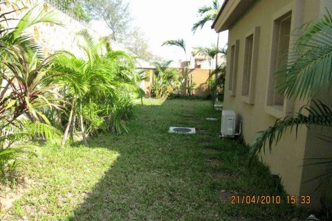 Casa de 3 dormitorios en Pattaya, Tailandia № 22889 - foto 9