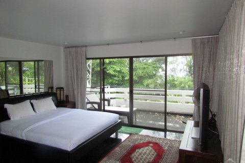 Casa de 4 dormitorios en Jomtien Beach, Pattaya, Tailandia № 23468 - foto 17