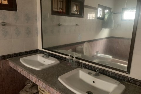 Casa de 3 dormitorios en Pattaya, Tailandia № 22445 - foto 16