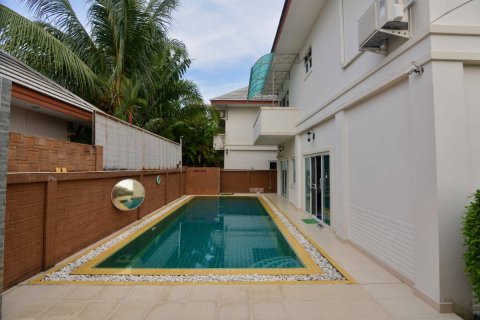 Casa de 3 dormitorios en Pattaya, Tailandia № 22100 - foto 20