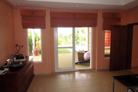 Casa de 4 dormitorios en Pattaya, Tailandia № 20738 - foto 8