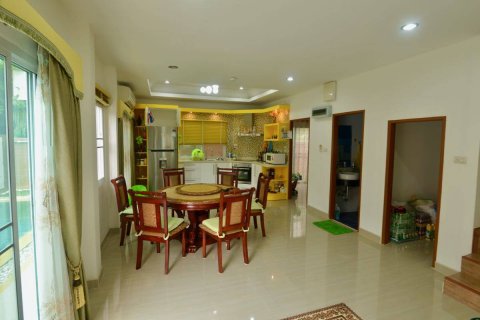 Casa de 3 dormitorios en Pattaya, Tailandia № 22100 - foto 4