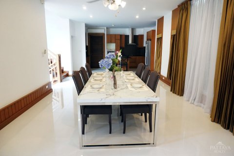 Casa de 5 dormitorios en Pattaya, Tailandia № 24359 - foto 10