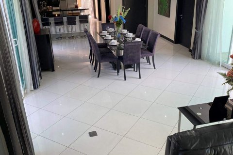Casa de 5 dormitorios en Jomtien Beach, Pattaya, Tailandia № 22495