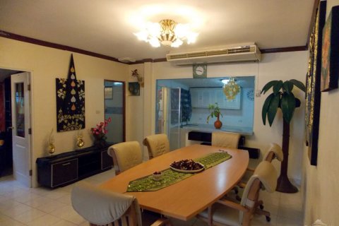 Casa de 3 dormitorios en Pattaya, Tailandia № 24283 - foto 17