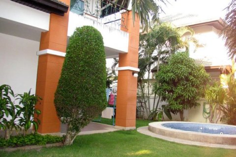 Casa de 3 dormitorios en Pattaya, Tailandia № 24227 - foto 2