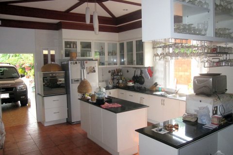 Casa de 4 dormitorios en Pattaya, Tailandia № 22891 - foto 19
