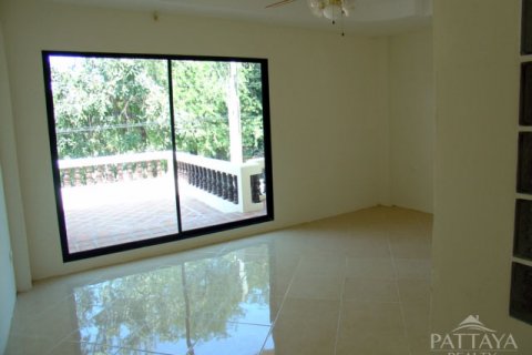 Casa de 4 dormitorios en Jomtien Beach, Pattaya, Tailandia № 23393 - foto 10