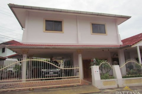 Casa de 4 dormitorios en Pattaya, Tailandia № 21626 - foto 2