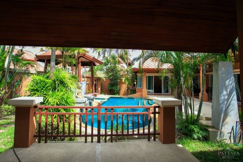Casa de 5 dormitorios en Pattaya, Tailandia № 24360 - foto 12