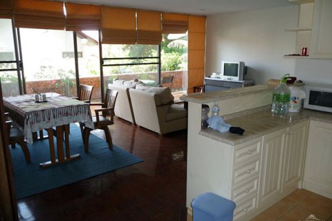 Condominio de 2 dormitorios en Jomtien Beach, Pattaya, Tailandia № 22907 - foto 2