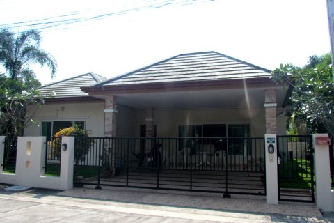 Casa de 3 dormitorios en Pattaya, Tailandia № 23677