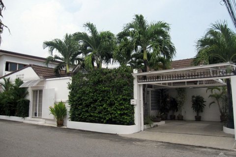 Casa de 3 dormitorios en Pattaya, Tailandia № 22996