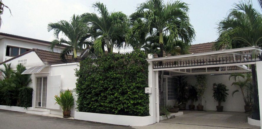 Casa de 3 dormitorios en Pattaya, Tailandia № 22996