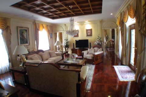 Casa de 4 dormitorios en Pattaya, Tailandia № 23444 - foto 3