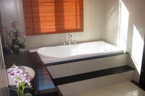 Casa de 4 dormitorios en Pattaya, Tailandia № 22599 - foto 20