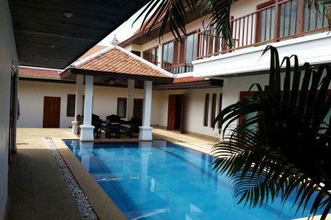 Casa de 5 dormitorios en Pattaya, Tailandia № 23427 - foto 2