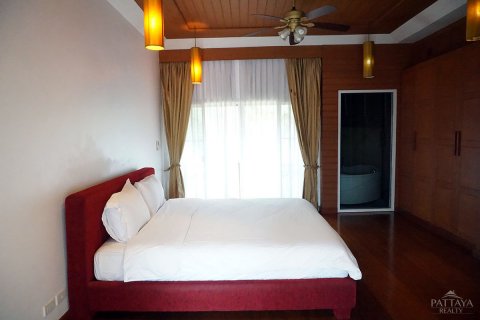 Casa de 5 dormitorios en Pattaya, Tailandia № 24360 - foto 25