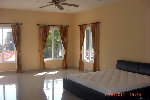 Casa de 5 dormitorios en Pattaya, Tailandia № 23400 - foto 13