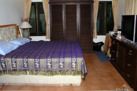 Casa de 4 dormitorios en Pattaya, Tailandia № 24381 - foto 21