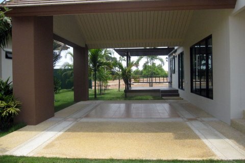 Casa de 4 dormitorios en Pattaya, Tailandia № 22897 - foto 4