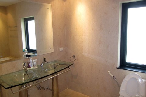 Casa de 4 dormitorios en Jomtien Beach, Pattaya, Tailandia № 23017 - foto 24