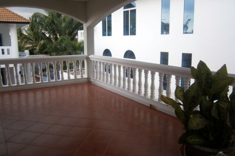 Casa de 3 dormitorios en Pattaya, Tailandia № 24158 - foto 11