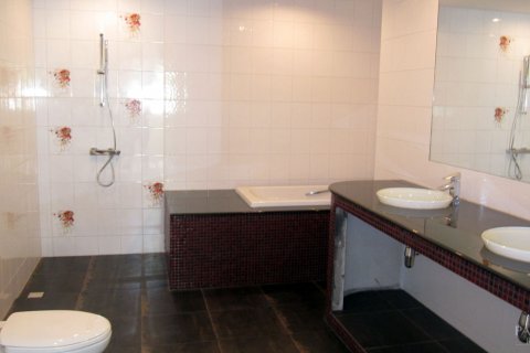 Casa de 5 dormitorios en Pattaya, Tailandia № 22946 - foto 5