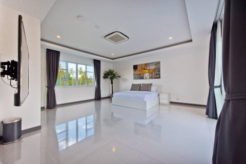 Casa de 5 dormitorios en Pattaya, Tailandia № 21797 - foto 22