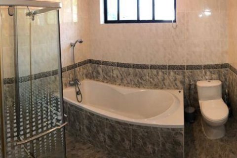 Casa de 4 dormitorios en Pattaya, Tailandia № 21896 - foto 4