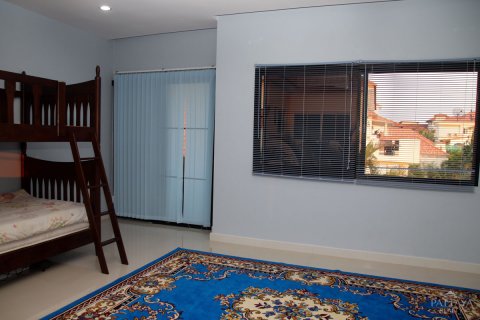 Casa de 4 dormitorios en Pattaya, Tailandia № 24169 - foto 15