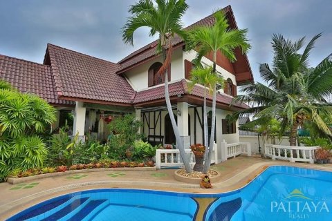 Casa de 4 dormitorios en Pattaya, Tailandia № 21374 - foto 6
