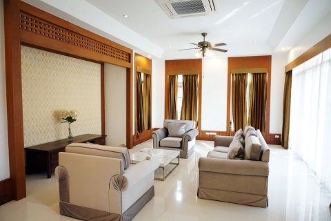 Casa de 5 dormitorios en Pattaya, Tailandia № 24359 - foto 12