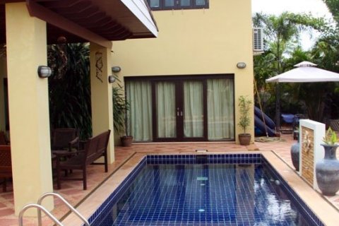 Casa de 4 dormitorios en Pattaya, Tailandia № 24381 - foto 9