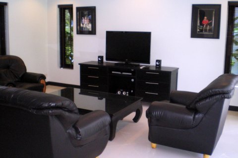 Casa de 3 dormitorios en Pattaya, Tailandia № 22839 - foto 20