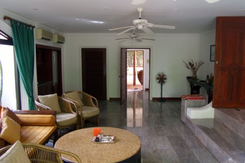 Casa de 4 dormitorios en Jomtien Beach, Pattaya, Tailandia № 20280 - foto 17