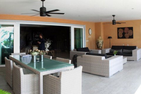 Casa de 5 dormitorios en Pattaya, Tailandia № 23870 - foto 13