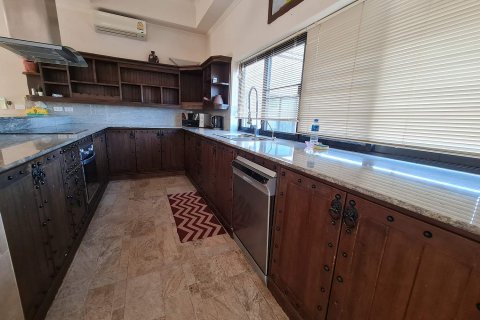 Casa de 6 dormitorios en Pattaya, Tailandia № 22401 - foto 7