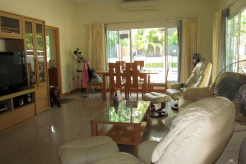 Casa de 3 dormitorios en Pattaya, Tailandia № 23677 - foto 4