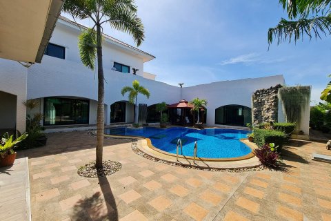 Casa de 6 dormitorios en Pattaya, Tailandia № 22401 - foto 16