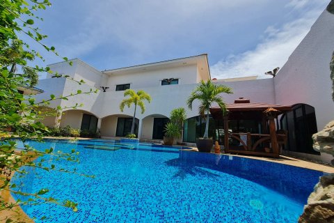 Casa de 6 dormitorios en Pattaya, Tailandia № 22401 - foto 11