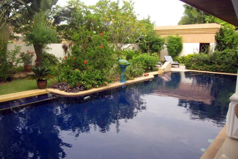 Casa de 4 dormitorios en Jomtien Beach, Pattaya, Tailandia № 23017