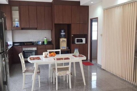 Casa de 5 dormitorios en Pattaya, Tailandia № 22129 - foto 4