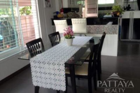 Casa de 3 dormitorios en Pattaya, Tailandia № 24384 - foto 9