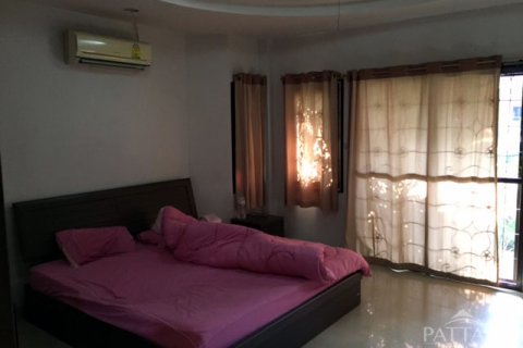 Casa de 4 dormitorios en Jomtien Beach, Pattaya, Tailandia № 20143 - foto 16
