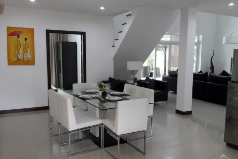 Casa de 4 dormitorios en Jomtien Beach, Pattaya, Tailandia № 24096 - foto 3