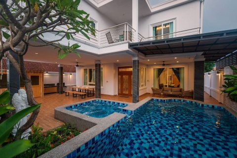 Casa de 5 dormitorios en Pattaya, Tailandia № 22501 - foto 2