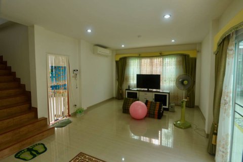 Casa de 3 dormitorios en Pattaya, Tailandia № 22100 - foto 18