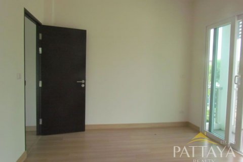 Casa de 4 dormitorios en Pattaya, Tailandia № 21101 - foto 16